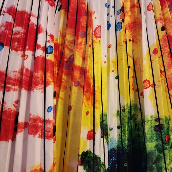 Colorful Tie-Dye Pleated Maxi Skirt - Picture 4 of 5